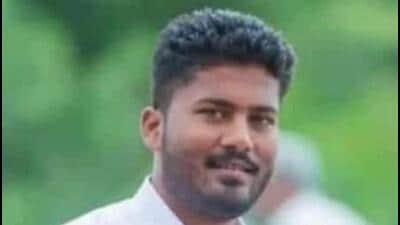 BJP leader Santosh Kakamari has lost the no-confidence motion in the Sankonatti gram panchayat (GP) after 42 of the 56 GP members voted in favour of the motion and 14 abstained (HT photo)