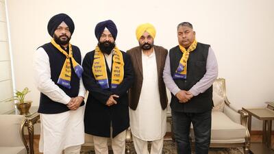 Bahujan Samaj Party’s former Punjab unit president Jasvir Singh Garhi joined the Aam Aadmi Party (AAP) along with his supporters on Wednesday.