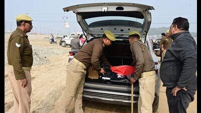 Cops checking a car in Mela area as security was beefed up following a threat on Tuesday night ((HT))