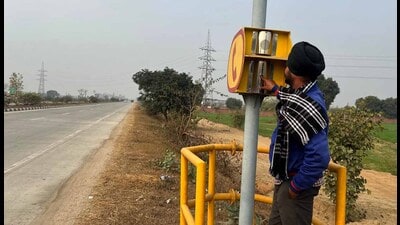 One of the SOS systems installed on the national highway in Ludhiana. (Manish/HT) One of the SOS systems installed on the national highway in Ludhiana. (Manish/HT)