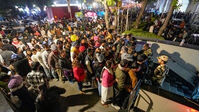 Security personnel try to manage a rush of passengers at the Rajiv Chowk metro station on the first day of new year 2025, in New Delhi, Wednesday, Jan. 1, 2025. (PTI) Security personnel try to manage a rush of passengers at the Rajiv Chowk metro station on the first day of new year 2025, in New Delhi, Wednesday, Jan. 1, 2025. (PTI)