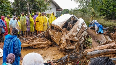 Rescue operation underway following landslides triggered by heavy rain at Chooralmala, in Wayanad district, Kerala, July 30, 2024. At least 90 people were killed and 128 injured in the disaster. (PTI) Rescue operation underway following landslides triggered by heavy rain at Chooralmala, in Wayanad district, Kerala, July 30, 2024. At least 90 people were killed and 128 injured in the disaster. (PTI)