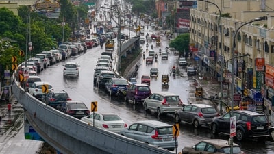 Chennai: Residents park their cars on Velachery flyover after the IMD issued an red alert, predicting heavy rains in Chennai, Oct. 15, 2024. (PTI/R Senthilkumar) Chennai: Residents park their cars on Velachery flyover after the IMD issued an red alert, predicting heavy rains in Chennai, Oct. 15, 2024. (PTI/R Senthilkumar)