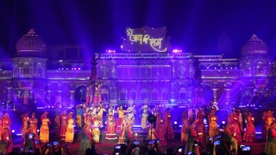 Ayodhya: Artists perform during a laser show at the ‘Ram ki Paidi’ near the Saryu river during ‘Deepotsav 2024’ on the eve of the Diwali festival, in Ayodhya, Oct. 30. (PTI/Nand Kumar) Ayodhya: Artists perform during a laser show at the ‘Ram ki Paidi’ near the Saryu river during ‘Deepotsav 2024’ on the eve of the Diwali festival, in Ayodhya, Oct. 30. (PTI/Nand Kumar)
