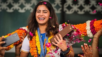 Shooter Manu Bhaker being welcomed upon her arrival at the airport, in New Delhi, Aug. 7, 2024. Bhaker became India's first to win two Olympic medals in a single edition. (PTI/Atul Yadav) Shooter Manu Bhaker being welcomed upon her arrival at the airport, in New Delhi, Aug. 7, 2024. Bhaker became India's first to win two Olympic medals in a single edition. (PTI/Atul Yadav)