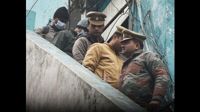 Police at the crime scene in Lucknow on Wednesday. (Deepak Gupta/HT) Police at the crime scene in Lucknow on Wednesday. (Deepak Gupta/HT)