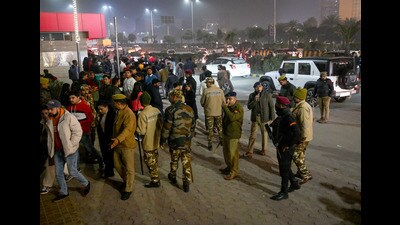Police officers conduct a security check at the Garden Galleria mall in Sector 38A on Tuesday night, in Noida. (HT PHOTO) Police officers conduct a security check at the Garden Galleria mall in Sector 38A on Tuesday night, in Noida. (HT PHOTO)