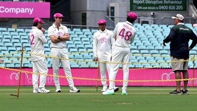 Australian captain Pat Cummins (2nd L) inspects the pitch area with teammates ahead of the fifth cricket Test match at the Sydney Cricket Ground in Sydney. (AFP) Australian captain Pat Cummins (2nd L) inspects the pitch area with teammates ahead of the fifth cricket Test match at the Sydney Cricket Ground in Sydney. (AFP)