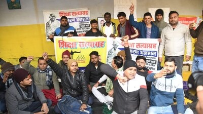 Protestors demanding the re-exam of 70th BPSC prelims exam in Patna. (Santosh Kumar) Protestors demanding the re-exam of 70th BPSC prelims exam in Patna. (Santosh Kumar)