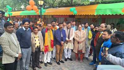 Dignitaries at the inauguration of the vending zone (HT Photo) Dignitaries at the inauguration of the vending zone (HT Photo)