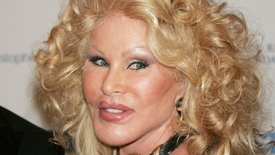 (FILES) Socialite Jocelyn Wildenstein arrives at the Christopher Reeve Paralysis Foundation 13th Annual Gala at the Marriott Marquis in New York City on November 18, 2004. The Swiss socialite, also known as "catwoman" due to her extensive plastic surgery, has died. (AFP) (FILES) Socialite Jocelyn Wildenstein arrives at the Christopher Reeve Paralysis Foundation 13th Annual Gala at the Marriott Marquis in New York City on November 18, 2004. The Swiss socialite, also known as "catwoman" due to her extensive plastic surgery, has died. (AFP)