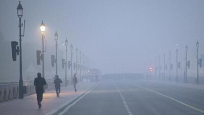 Foggy conditions at Kartavya Path on Thursday morning. (Vipin Kumar/HT Photo) Foggy conditions at Kartavya Path on Thursday morning. (Vipin Kumar/HT Photo)