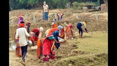 For Representation: Labourers doing MGNREGA work (File) For Representation: Labourers doing MGNREGA work (File)