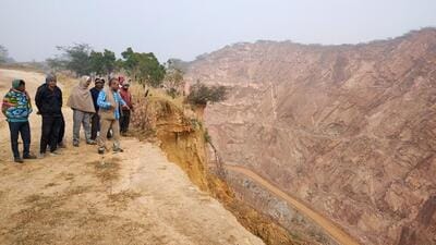 Illegal mining in the Aravalli area of Pichopa Kalan village in Charkhi Dadri district. (HT Photo) Illegal mining in the Aravalli area of Pichopa Kalan village in Charkhi Dadri district. (HT Photo)