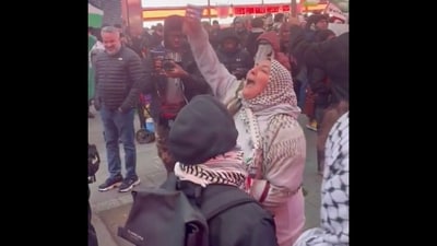 Hundreds of anti-Israel protesters call for ‘intifada revolution’ in Times Square shortly after New Orleans car attack (@luketress/X) Hundreds of anti-Israel protesters call for ‘intifada revolution’ in Times Square shortly after New Orleans car attack (@luketress/X)