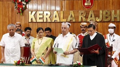 Chief Justice of the Kerala High Court Justice Nitin Madhukar Jamdar administers the oath of office to former Bihar Governor Rajendra Arlekar as 23rd Governor of Kerala during the swearing-in ceremony, in Thiruvananthapuram on Thursday. State Chief Minister Pinarayi Vijayan and others are also present. (ANI) Chief Justice of the Kerala High Court Justice Nitin Madhukar Jamdar administers the oath of office to former Bihar Governor Rajendra Arlekar as 23rd Governor of Kerala during the swearing-in ceremony, in Thiruvananthapuram on Thursday. State Chief Minister Pinarayi Vijayan and others are also present. (ANI)