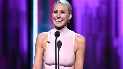 Nikki Glaser will host Golden Globe Awards on January 6.