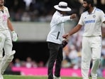 Umpire Sharfuddoula Saikat had to separate Sam Konstas and Jasprit Bumrah.