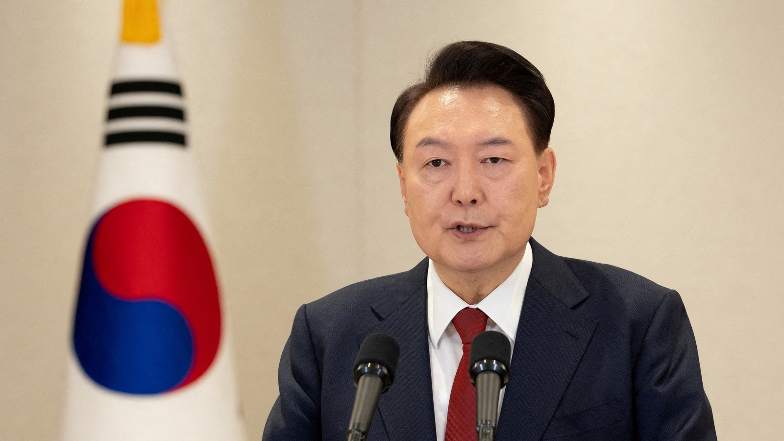 South Korea’s impeached President Yoon defies detention attempt amid turmoil | World News