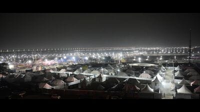 A night view of the tent city on banks of Sangam in Prayagraj (HT PHoto)