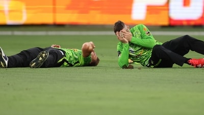 Nasty collision took place between Sydney Thunder players Daniel Sams and Cameron Bancroft (Getty Images )