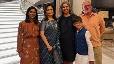 Isha Ambani enjoys a dinner date with Nita Ambani and friends. Isha Ambani enjoys a dinner date with Nita Ambani and friends.