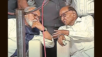 Pawar and Bhujbal unveiled the statues of Mahatma Phule and Savitribai Phule installed at the premises of Chakan Agricultural Produce Market Committee (APMC) (HT PHOTO) Pawar and Bhujbal unveiled the statues of Mahatma Phule and Savitribai Phule installed at the premises of Chakan Agricultural Produce Market Committee (APMC) (HT PHOTO)