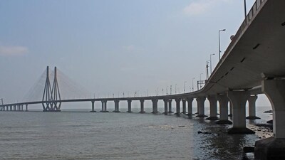 The Bandra Worli Sea Link has 179 foundation piers, each supported by a number of piles based on the thickness and placement of the pier (Hindustan Times) The Bandra Worli Sea Link has 179 foundation piers, each supported by a number of piles based on the thickness and placement of the pier (Hindustan Times)