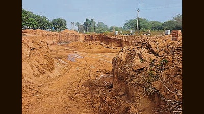 The labourers, who hailed from Bihar, had been working on the construction site for the past two months. The accident occurred as they were levelling a surface 15 feet below the ground level. (HT photo)