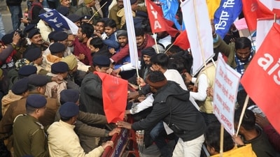 Police officers are seen stopping various students organisations during Mukhyamantri gherao march at JP roundabout demanding the cancellation of the 70th Integrated Combined Competitive (Preliminary) Examination (CCE), 2024.&nbsp; (Santosh Kumar)
