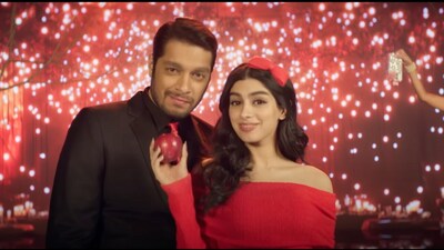Loveyapa title track: Junaid Khan and Khushi Kapoor are caught up in a bad romance. Loveyapa title track: Junaid Khan and Khushi Kapoor are caught up in a bad romance.