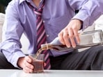 As Dry January begins, Surgeon General Murthy calls for updated alcohol warnings on cancer risks. As Dry January begins, Surgeon General Murthy calls for updated alcohol warnings on cancer risks.