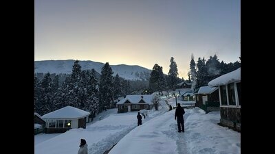 In the last season, more than 13.8 lakh tourists visited Gulmarg. (Photo: X) In the last season, more than 13.8 lakh tourists visited Gulmarg. (Photo: X)