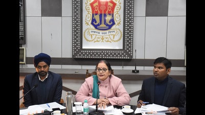 Lucknow mayor Shushma Kharkwal addressing media persons at LMC headquarters in Lucknow on Friday (HT Photo) Lucknow mayor Shushma Kharkwal addressing media persons at LMC headquarters in Lucknow on Friday (HT Photo)