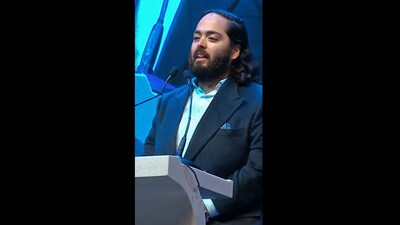 Anant Ambani, Director, Reliance Industries Limited, addressing the families of the refinery's staff. Anant Ambani, Director, Reliance Industries Limited, addressing the families of the refinery's staff.