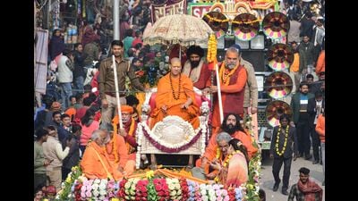 Seers of second largest Akhada arrive atop chariots, camels, for Mahakumbh (Anil Kumar Maurya/HT Photo) Seers of second largest Akhada arrive atop chariots, camels, for Mahakumbh (Anil Kumar Maurya/HT Photo)