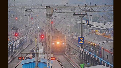 Several trains, including the morning Shatabdi to New Delhi, also saw significant delays. (Sant Arora/HT)