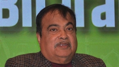 Union minister Nitin Gadkari on Saturday lauded Maratha leader Purushottam Khedekar on his 75th birthday celebrated at an event organised by Maratha Seva Sangh in Pune. (HT FILE) Union minister Nitin Gadkari on Saturday lauded Maratha leader Purushottam Khedekar on his 75th birthday celebrated at an event organised by Maratha Seva Sangh in Pune. (HT FILE)