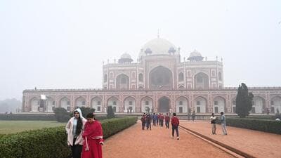 Visitors at Humayun's Tomb on Saturday. (Arvind Yadav/HT Photo) Visitors at Humayun's Tomb on Saturday. (Arvind Yadav/HT Photo)