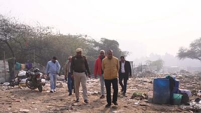 While inspecting areas in Sector 5 and Sector 21, Garg directed officials to clear waste and debris from vacant plots. (Parveen Kumar/HT Photo) While inspecting areas in Sector 5 and Sector 21, Garg directed officials to clear waste and debris from vacant plots. (Parveen Kumar/HT Photo)
