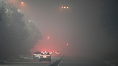 At 7 am on Saturday, general visibility at the Indira Gandhi International Airport (IGI) of Delhi was zero in very dense fog. The Runway Visual Range (RVR) at its runways was in the range of 100-250 metres, with CAT III conditions.&nbsp; (Sanchit Khanna/ Hindustan Times)