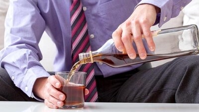 As Dry January begins, Surgeon General Murthy calls for updated alcohol warnings on cancer risks. (Shutterstock) As Dry January begins, Surgeon General Murthy calls for updated alcohol warnings on cancer risks. (Shutterstock)
