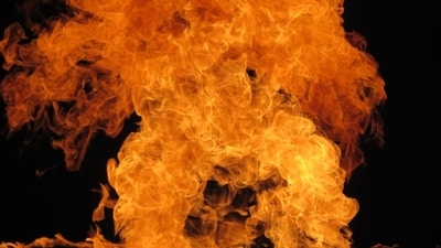 The traffic cops stopped a passing water tanker and used its water to control the flames. (Representative/Unsplash)
