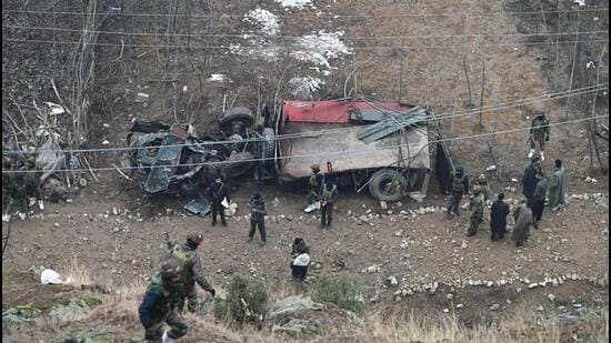 Army said that the injured soldiers were promptly evacuated for medical care with assistance from Kashmiri locals. (Waseem Andrabi /Hindustan Times)