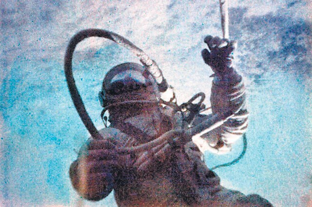 Alexei Leonov in his ballooning suit. (Fédération Aéronautique Internationale) Alexei Leonov in his ballooning suit. (Fédération Aéronautique Internationale)
