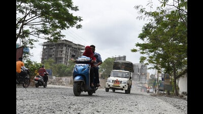 A frequent traffic jam at Laxmi Chowk is being addressed by building a four-lane, 720-meter flyover. (HT PHOTO) A frequent traffic jam at Laxmi Chowk is being addressed by building a four-lane, 720-meter flyover. (HT PHOTO)