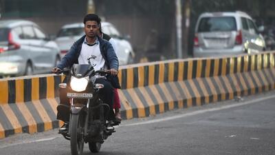 The Uttar Pradesh transport commissioner has also instructed action against school buses with expired fitness or permits and e-rickshaws that cause congestion in the city. (Sunil Ghosh/HT Photo)