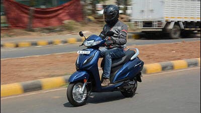 There is also a provision for action if the driver is not provided with a helmet. The court has also given orders in this regard in the backdrop of increasing accidents in the state. (HT PHOTO) There is also a provision for action if the driver is not provided with a helmet. The court has also given orders in this regard in the backdrop of increasing accidents in the state. (HT PHOTO)