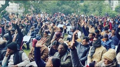 Thousands of power employees and farmers gathered in Prayagraj for Bijli Panchayat on January 5. (Sourced) Thousands of power employees and farmers gathered in Prayagraj for Bijli Panchayat on January 5. (Sourced)