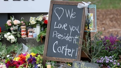 People made a makeshift memorial outside the Carter Presidential Center where the former late president currently lays. (Joe Raedle/Getty Images/AFP) People made a makeshift memorial outside the Carter Presidential Center where the former late president currently lays. (Joe Raedle/Getty Images/AFP)
